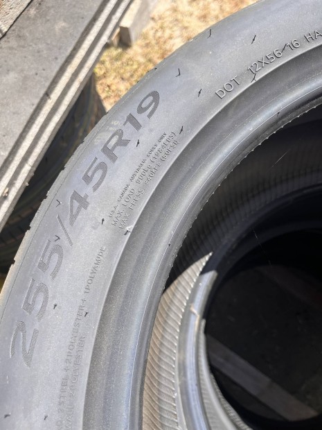 255/45 R19 Hankook gumi
