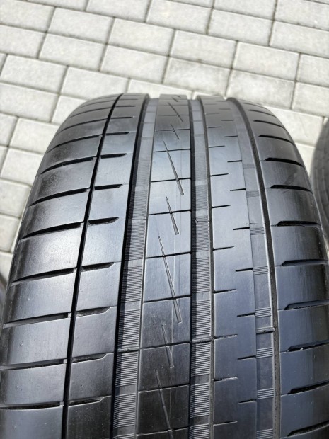 255/45 R19 Vredestein nyrigumi