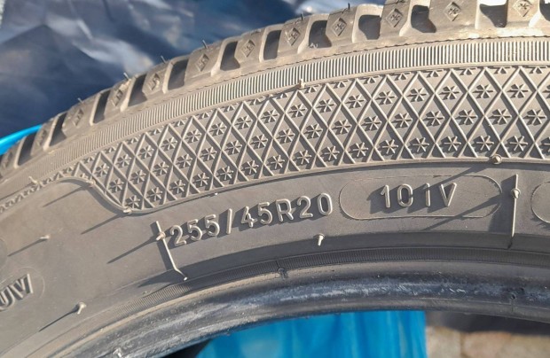 255/45 R20 téli gumi