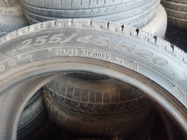 255/45 r20 Tli gumi Pirelli Nmetorszgbl 7 mm-es.