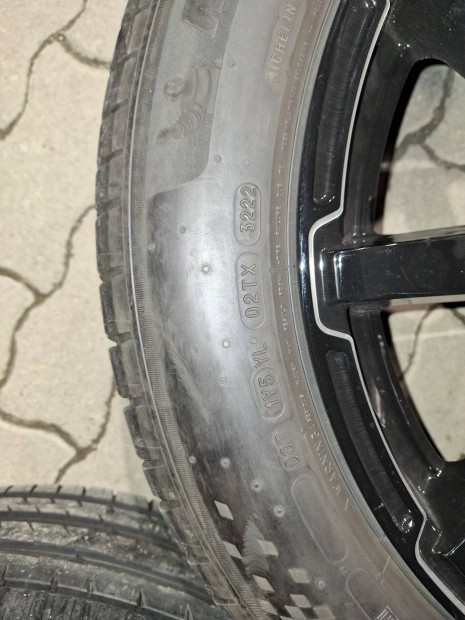 255/50R20 michlein nyarigumi garn merci X osztályra.