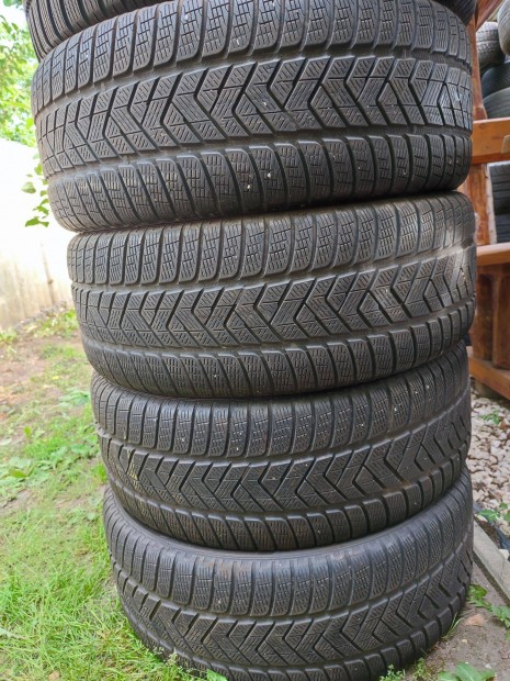 255/50-20 Pirelli téligumi!