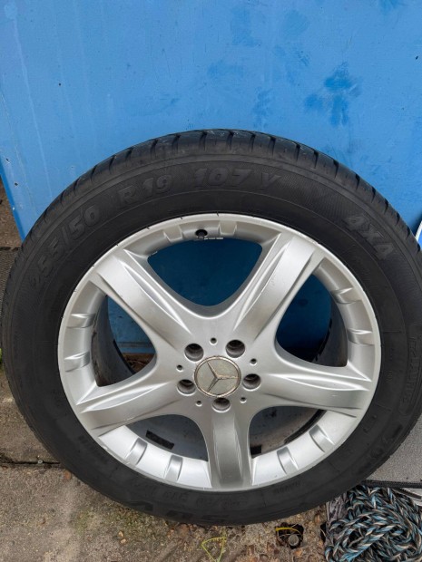 255/50 R19 5X112 Mercedes-Benz R-osztály és ML 4x4 kerékgarnitúra