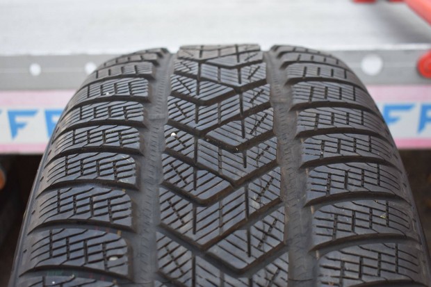 255/50 R20 Pirelli Scorpion Winter tli 7mm