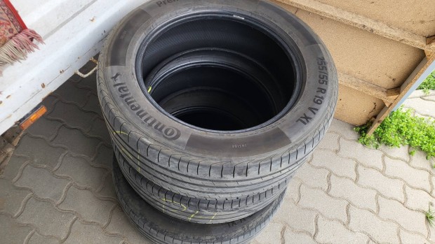 255/55 R19 Continental