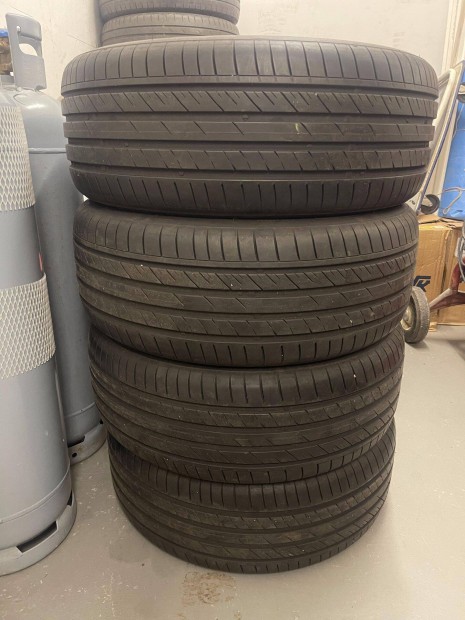 255/55/R19 nyri gumi