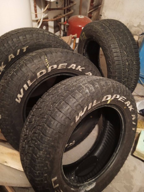 255/6018 Falken 4X4 Gumi