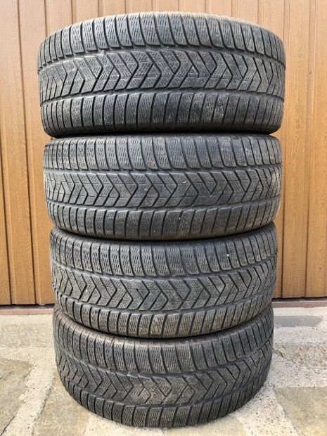 255 60 18 Pirelli téli gumi 255/60/18