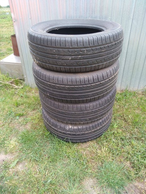 255/60/R18 Kumho nyári gumi garnitúra DOT0115 (Martfű)