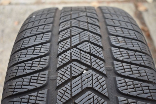 255/60 R18 Pirelli Scorpion Winter tli 7mm 4db