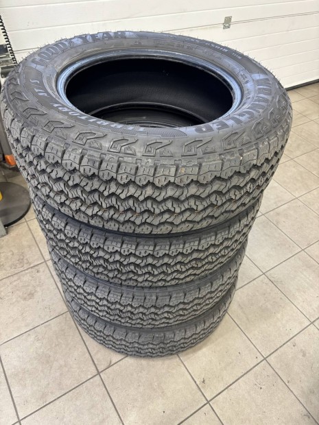 255/65 R18 Goodyear 4vszakos ngyvszakos ngy vszakos gumi 