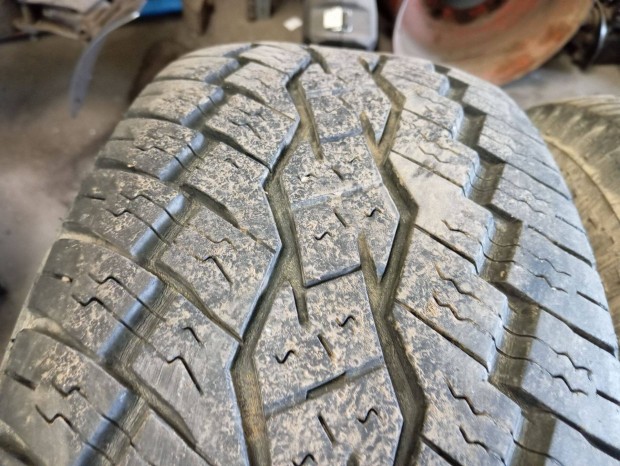 255/70R16 Toyo
