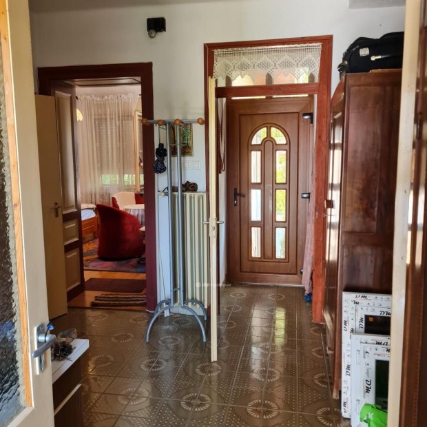 255 nm-es h�z elad� Balatongy�r�k