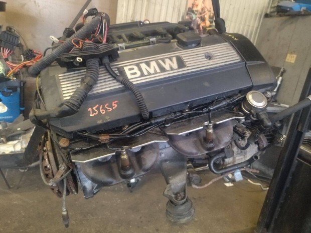 256S5 kd BMW E39 525i komplett motor, segdberendezsekkel