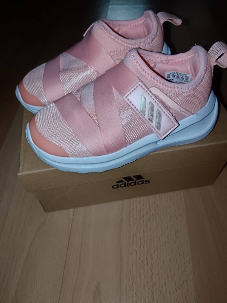 25 j dobozos kislny adidas 