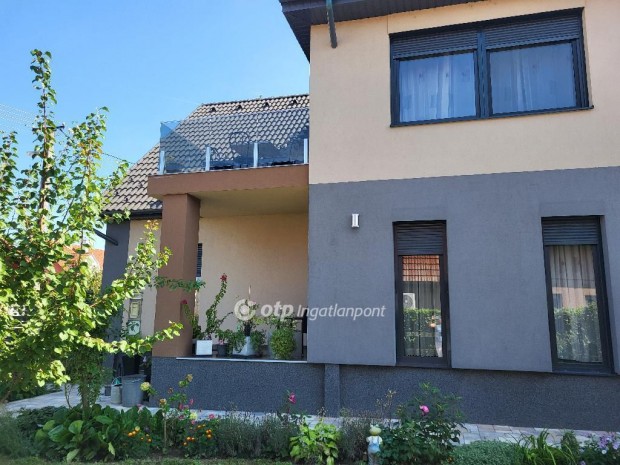 260 nm-es h�z elad� Balatonsz�rsz�