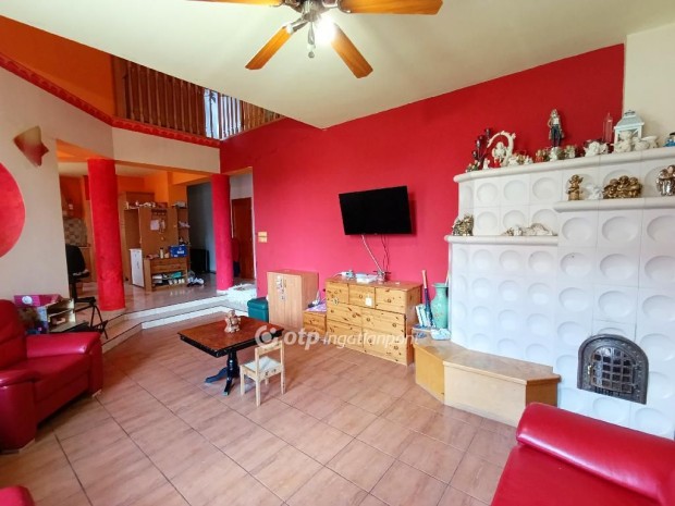 262 nm-es h�z elad� Hegyeshalom