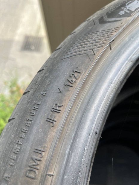 265/35R21 305/30R21