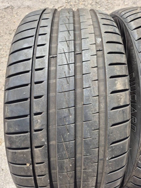 265/40R20 Vredestein