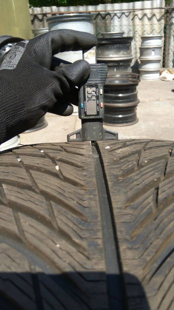 265/40 R19 Michelin téli gumi 50000ft a 4db/167/