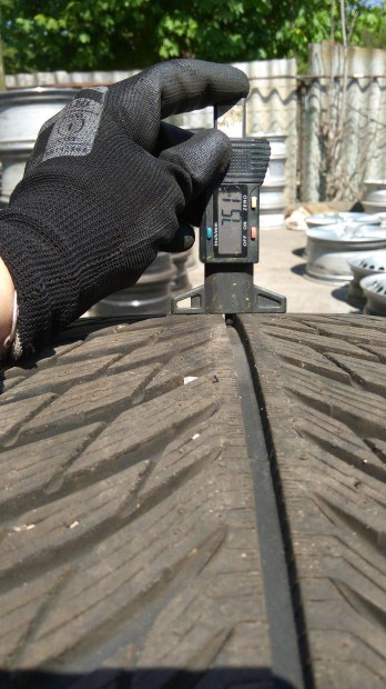265/40 R19 Michelin téli gumi 50000ft a 4db /167/