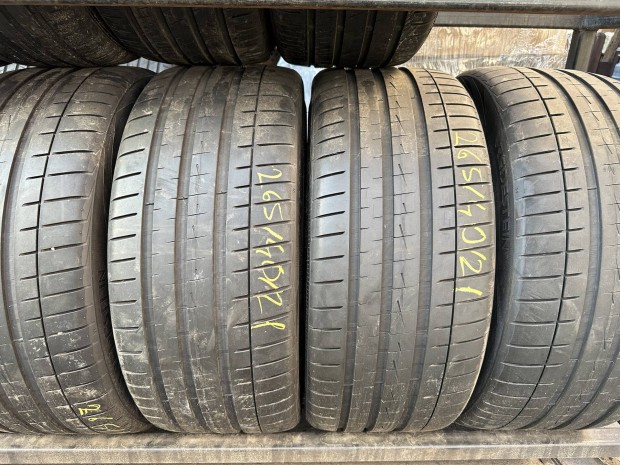 265/40 R21 Vredestein 2022