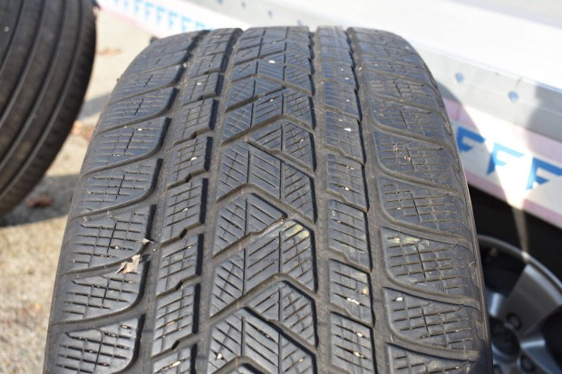 265/40 R22 Pirelli Scorpion Winter tli 6mm