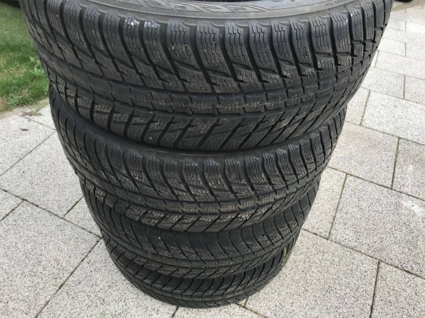 265/65 R17 Nokian 5.000 Ft/darab