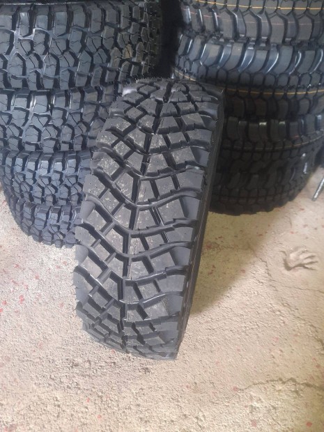 265/70R16 Cobra mintás terepgumi