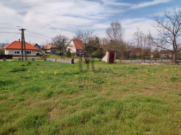 2693 nm-es telek elad� Vajta