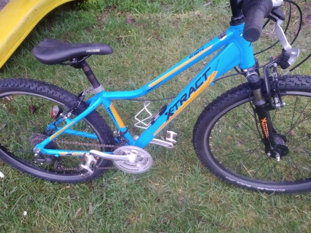 26 agydinamós gyermek mtb kerékpár Decathlon új Schwalbe gumikkal