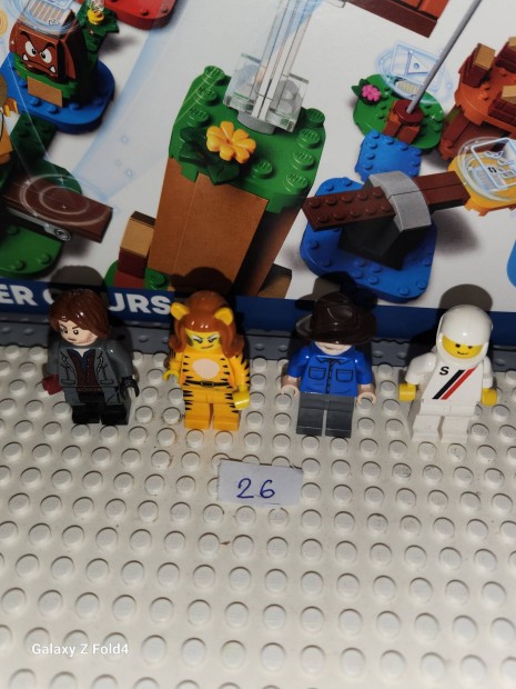 26 lego figurk nagyon olcson 