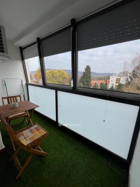 26 nm-es lak�s elad� Hark�ny