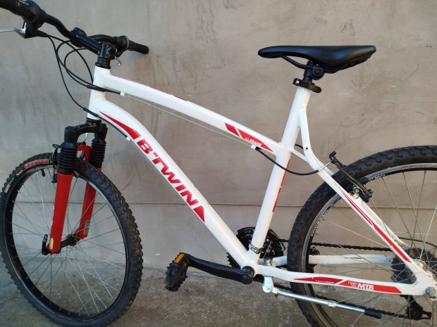 26-os B-Twin Rockrider 340 kerékpár