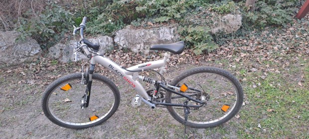 26-os fiú kerékpár