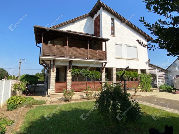 270 nm-es h�z elad� Fert�sz�plak