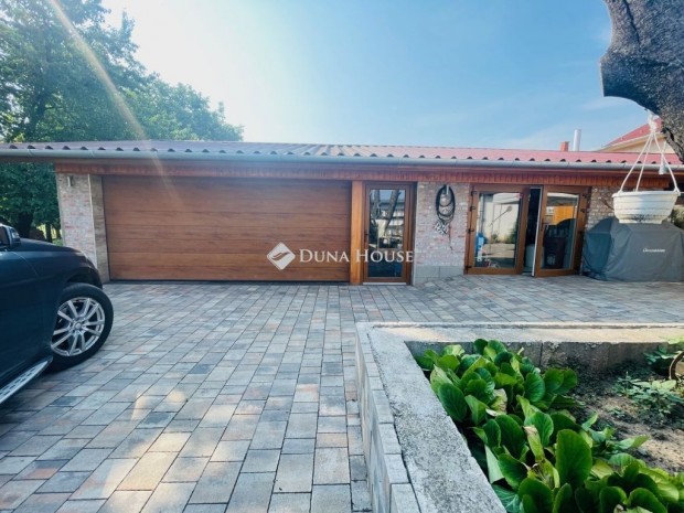 270 nm-es h�z elad� Kartal