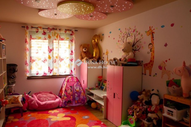 270 nm-es h�z elad� P�cel