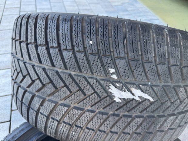275/30 R20 Tligumi