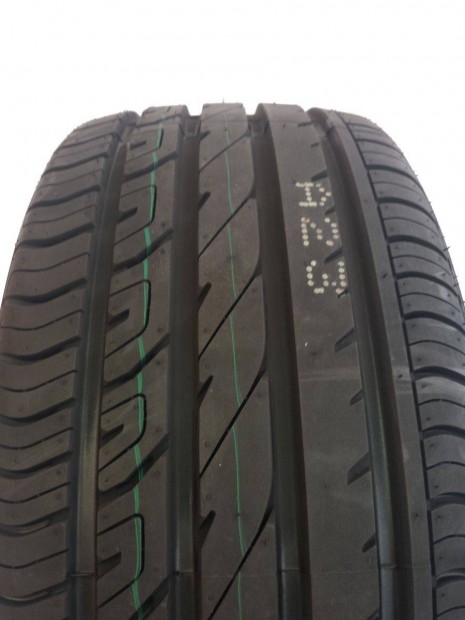 275/35R19 Comforser j Nyri Gumi Akci!!! 1 v Garival