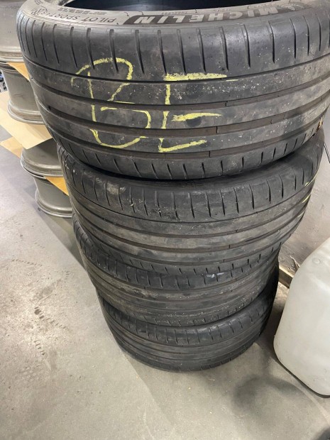 275/35R20 4 db 60 % - os Michelin PSP4S
