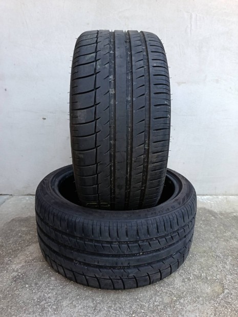 275/35 R19 Nyrigumi