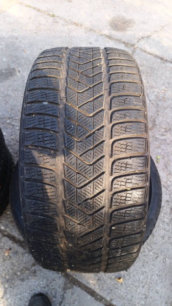 275/35 R21 Pirelli tligumi