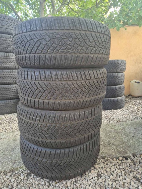 275/40R22 275/40 R22 XL Goodyear Ultragrip Performance tli gumi