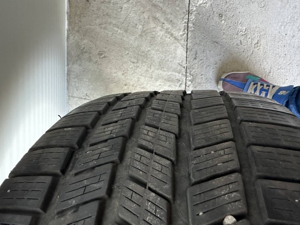 275/40 R20 Pirelli Scorpion tli gumi