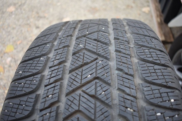 275/45 R21 Pirelli Scorpion Winter tli 7mm 2db