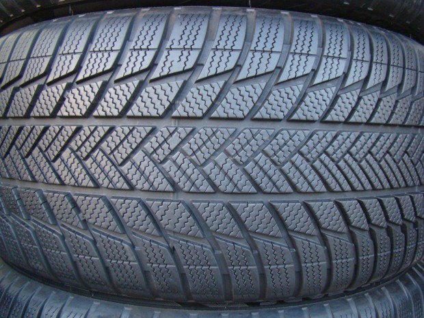 275/45 r20 Bridgestone 2022-es tli gumi 275/45r20