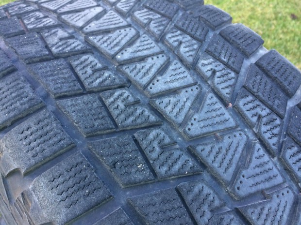 275/60 R20 Bridgestone téli db 7.000 Ft/db