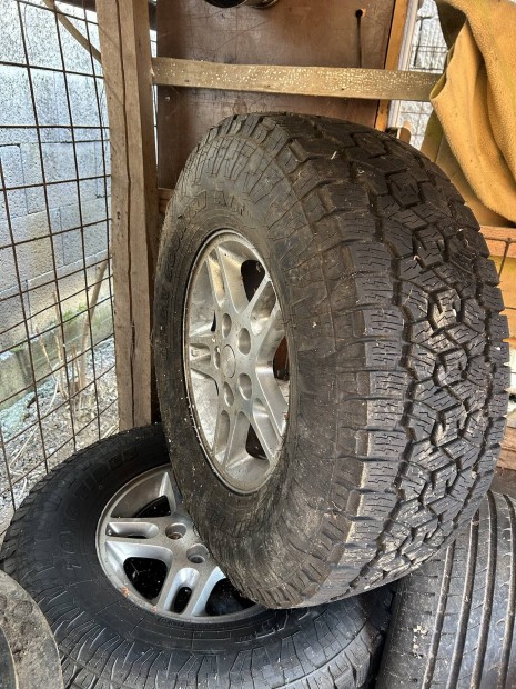 275/70R16 toyo 