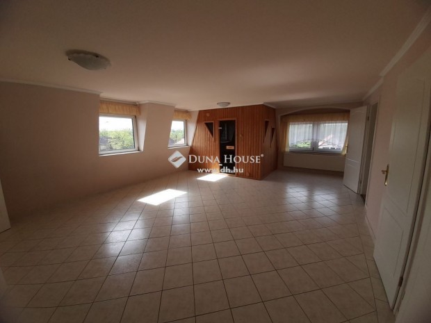 277 nm-es h�z elad� Veresegyh�z